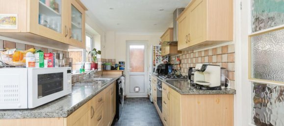 3 bedrooms House in Dorking, United Kingdom No. 10541 5