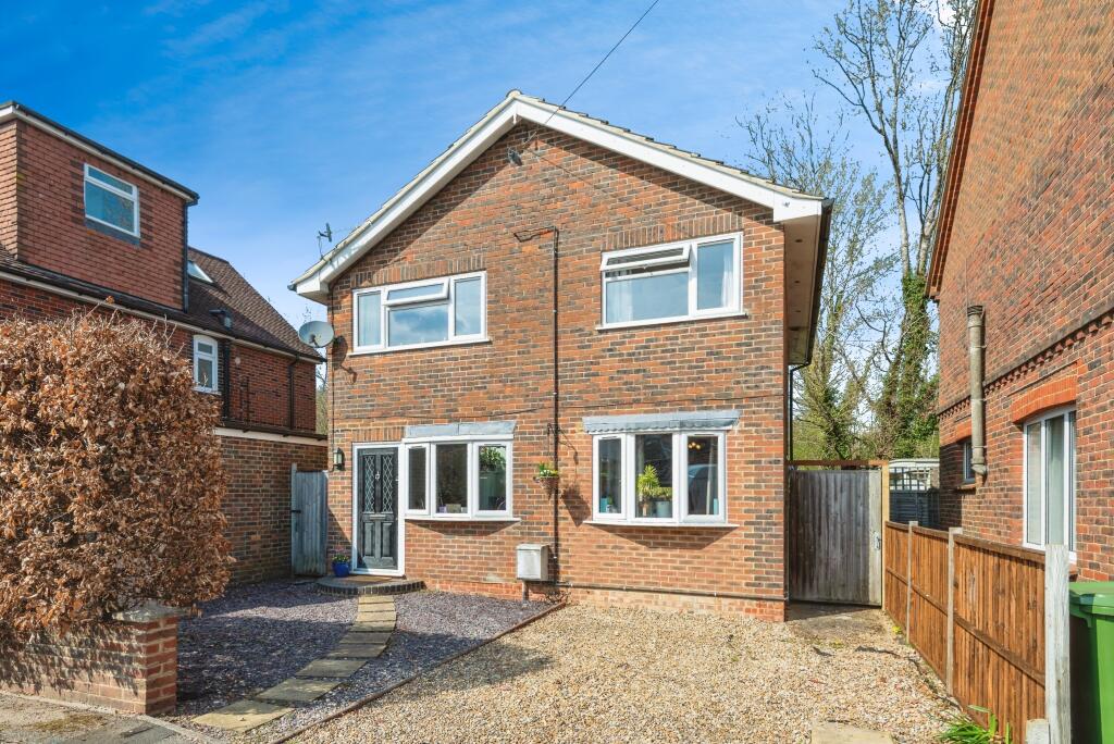 3 bedrooms House in Dorking, United Kingdom No. 10541