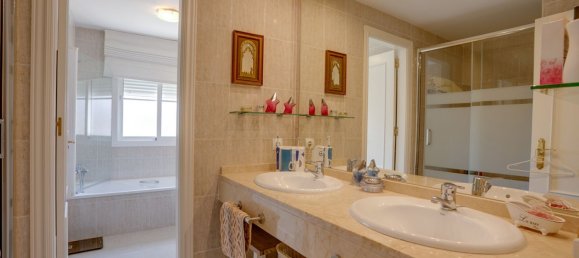 Moradia em banda T5 em Estepona, Spain N.º 143911 12