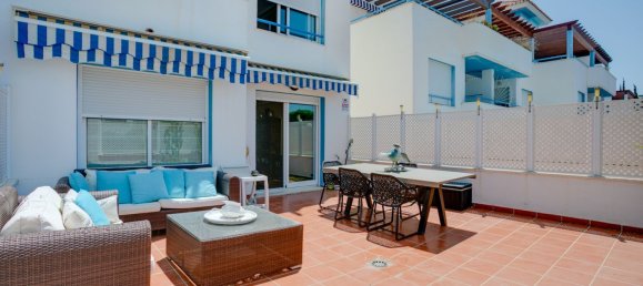 Moradia em banda T5 em Estepona, Spain N.º 143911 2