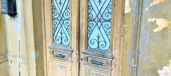 300m² Property in Thessaloniki, Greece No. 5299 4