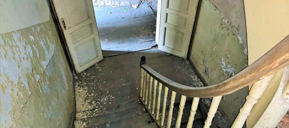 300m² Property in Thessaloniki, Greece No. 5299 12