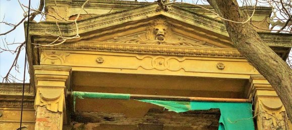 300m² Property in Thessaloniki, Greece No. 5299 2