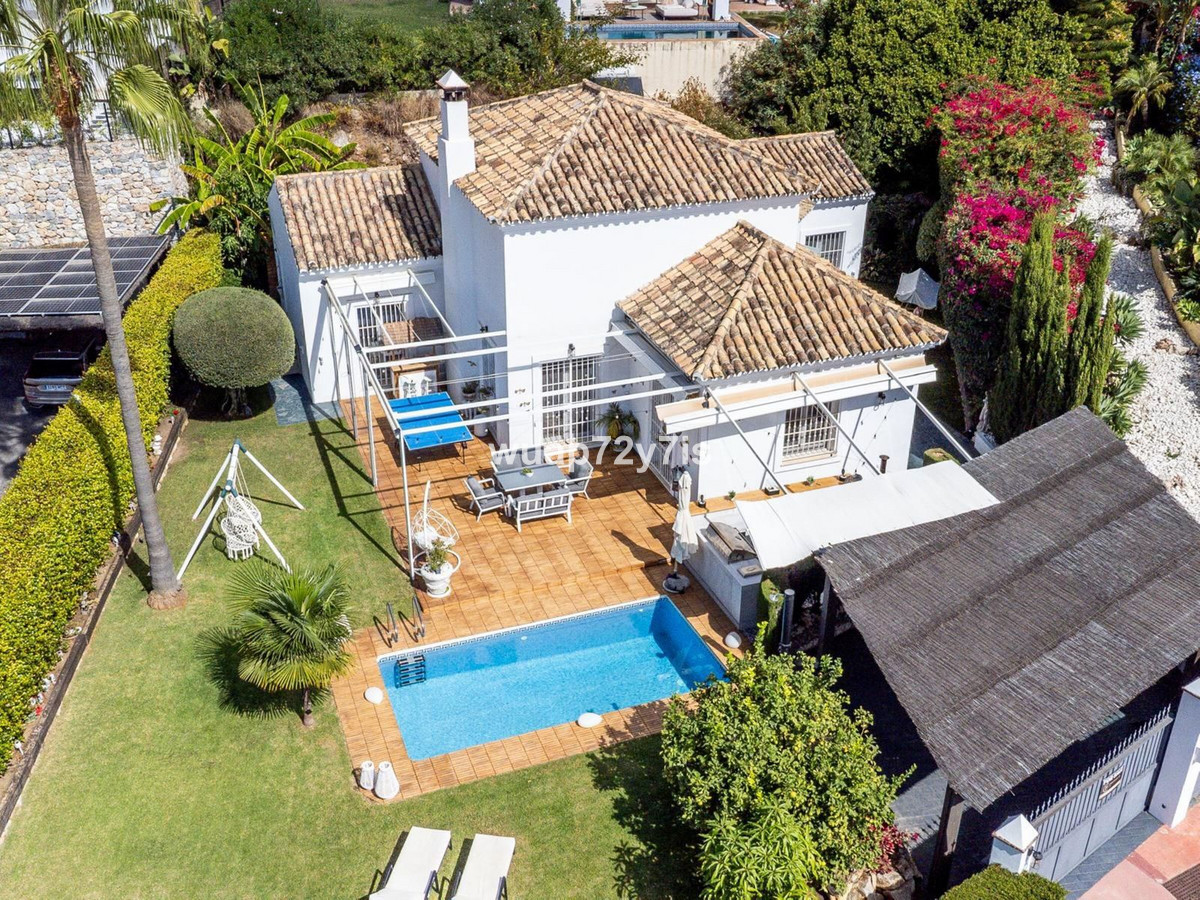 4 bedrooms Villa in Marbella, Spain No. 179381
