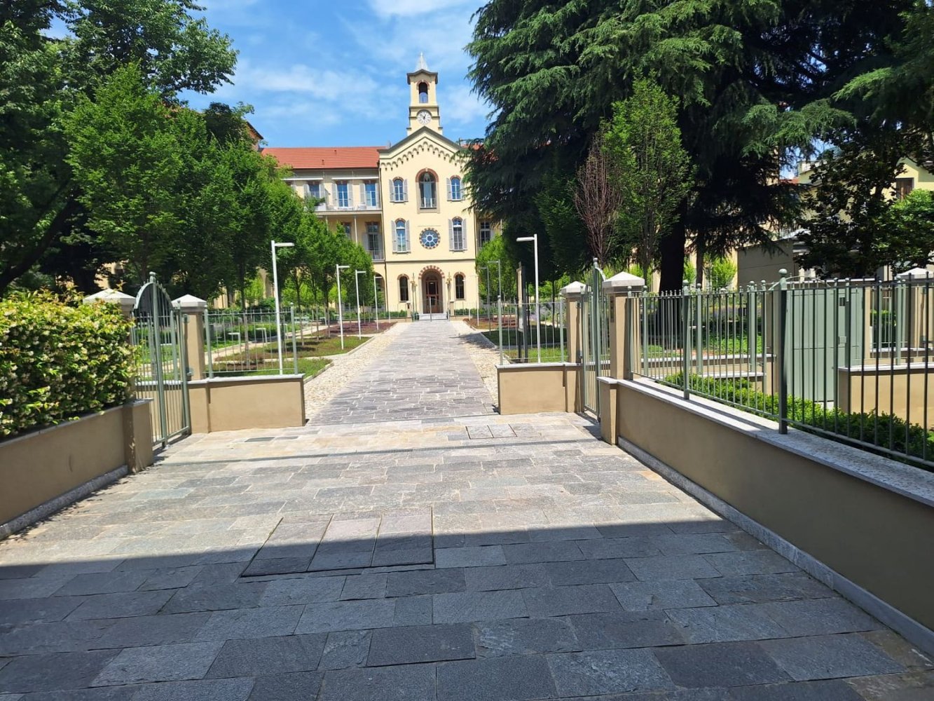 2 rooms Apartment in Milan, Italy No. 245301