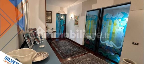 Квартира с 5 комнатами в Беневенто, Италия № 33821 12