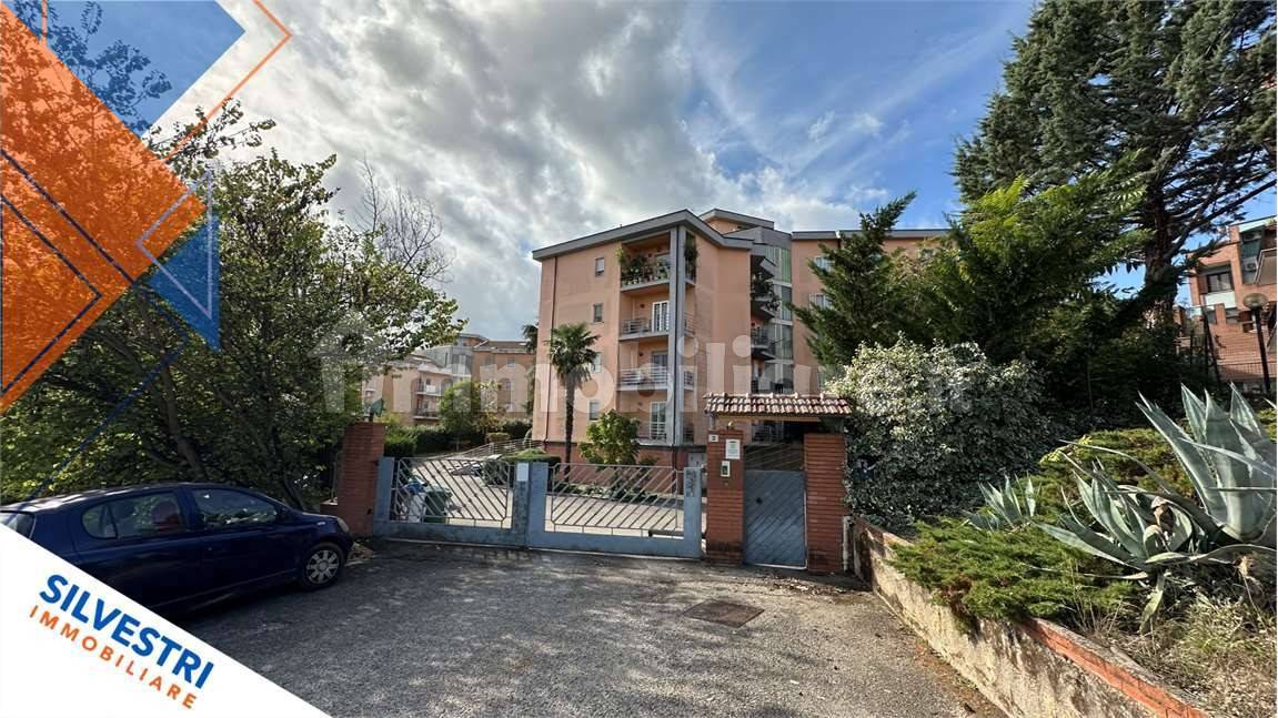 Квартира с 5 комнатами в Беневенто, Италия № 33821