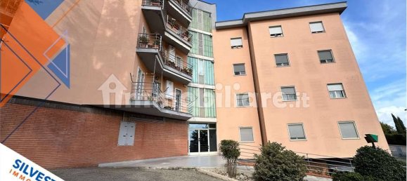 Квартира с 5 комнатами в Беневенто, Италия № 33821 4