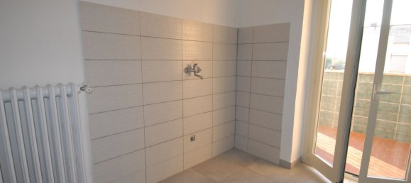 Квартира с 4 спальнями в Фрозиноне, Италия № 162202 18