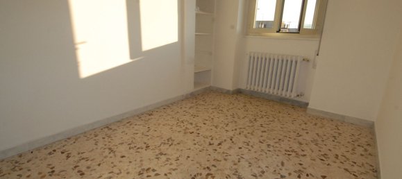 Квартира с 4 спальнями в Фрозиноне, Италия № 162202 15