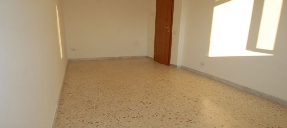 Квартира с 4 спальнями в Фрозиноне, Италия № 162202 2