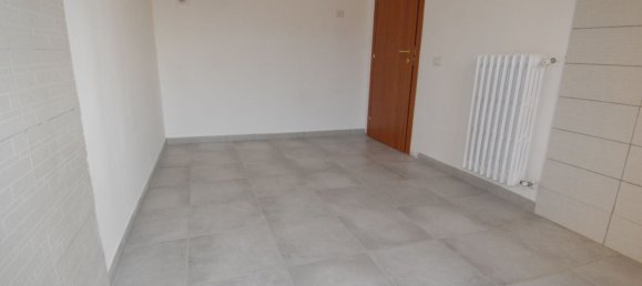 Квартира с 4 спальнями в Фрозиноне, Италия № 162202 20