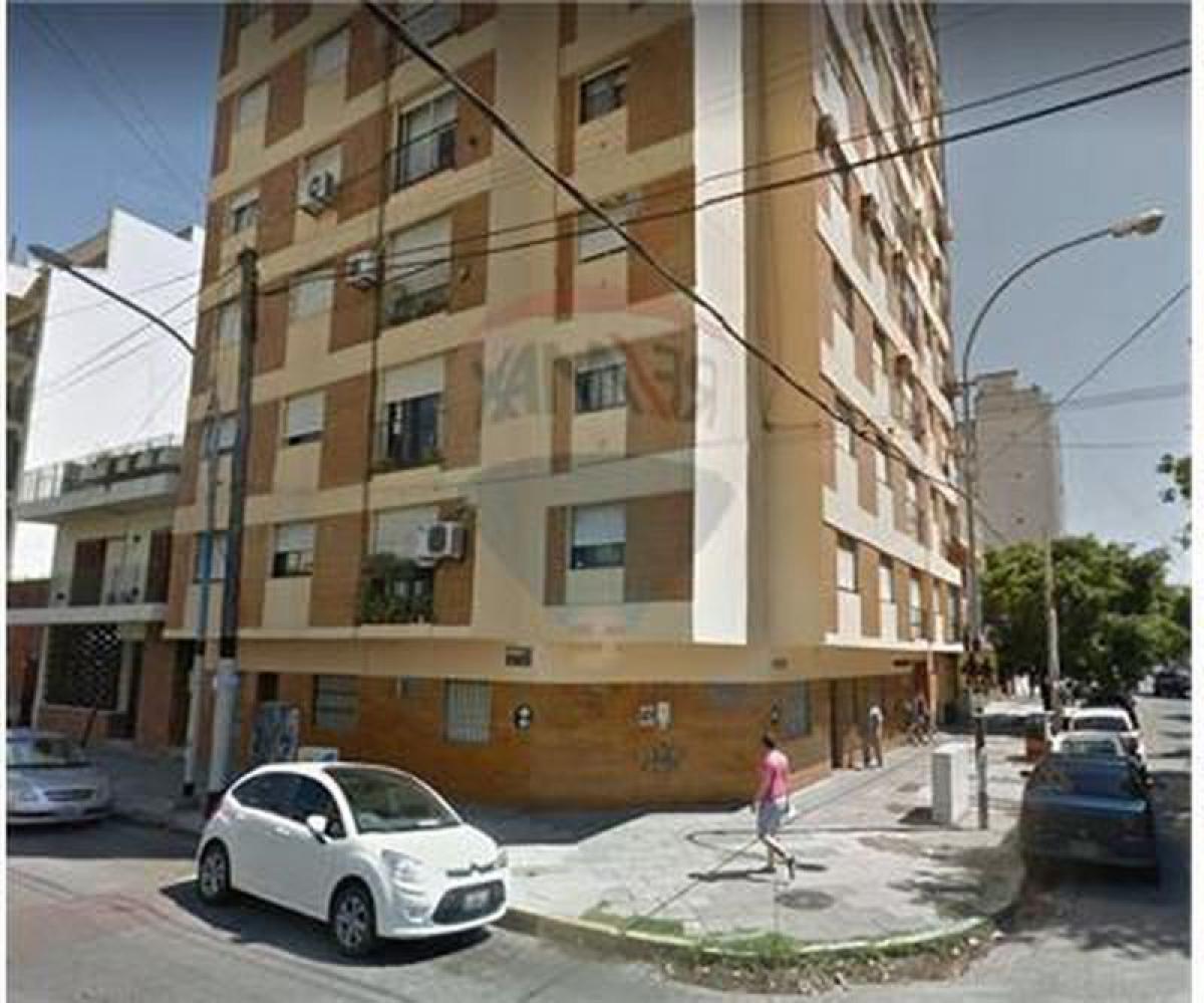 Apartamento de 2 dormitorios en Lanús, Argentina No. 21711