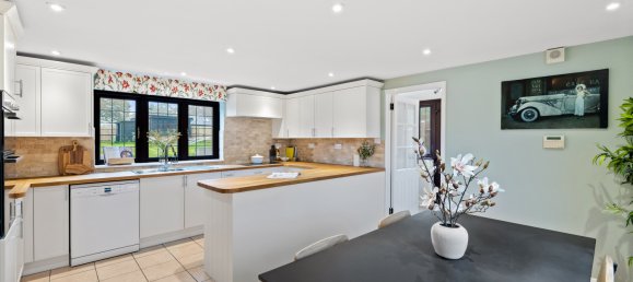 5 bedrooms House in Dorking, United Kingdom No. 997 13