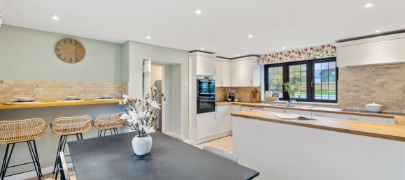 5 bedrooms House in Dorking, United Kingdom No. 997 12