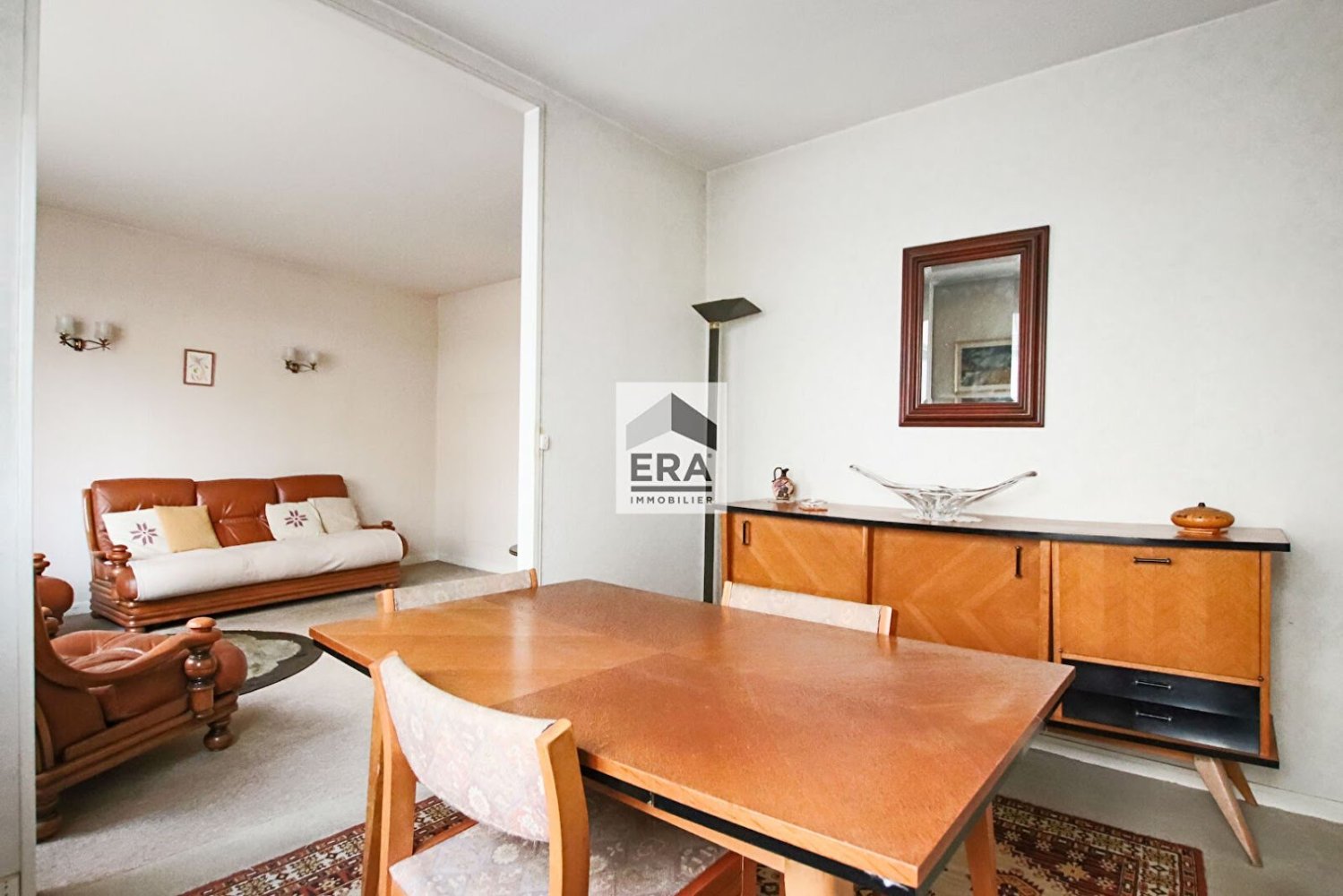 3 bedrooms Apartment in Paris, France No. 129938