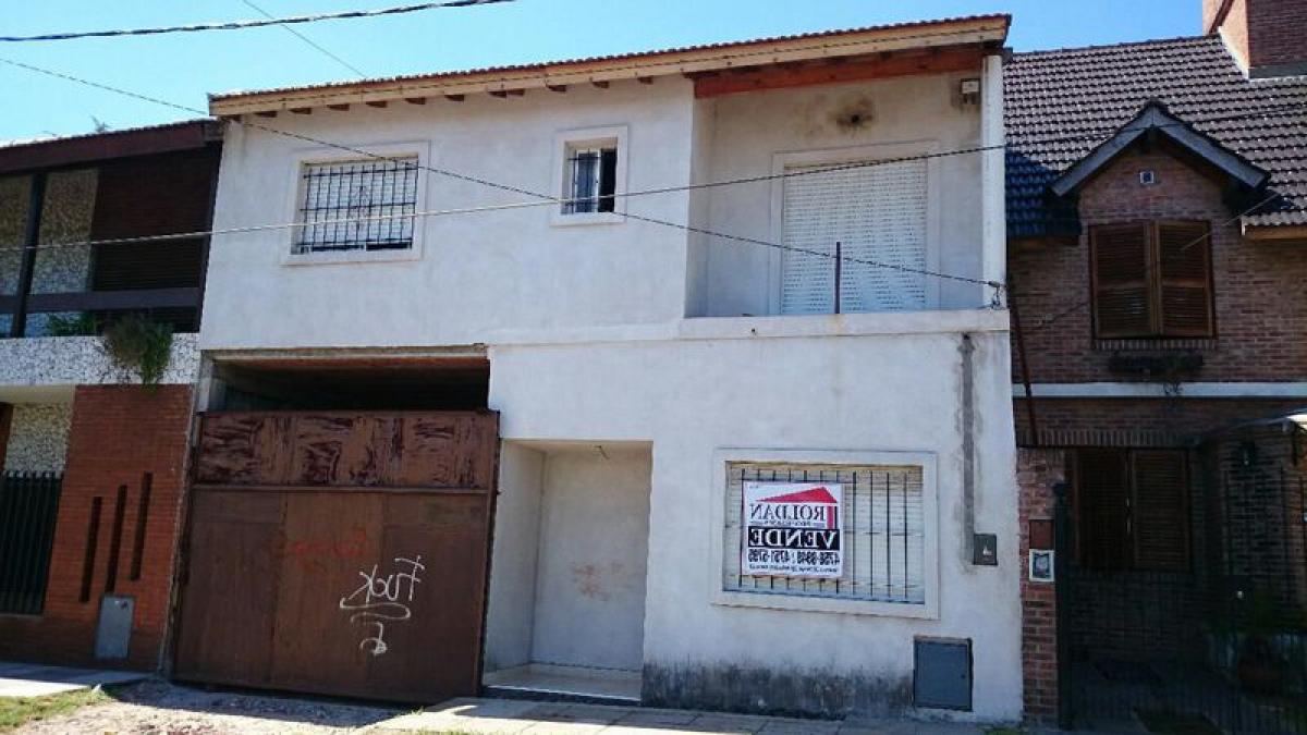 3 bedrooms House in Moron, Argentina No. 17406