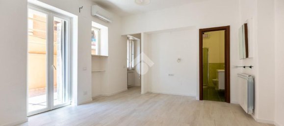 2 rooms Apartment in Rome, Italy No. 284411 11