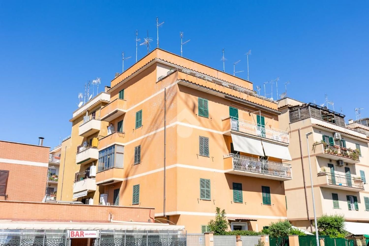 2 rooms Apartment in Rome, Italy No. 284411