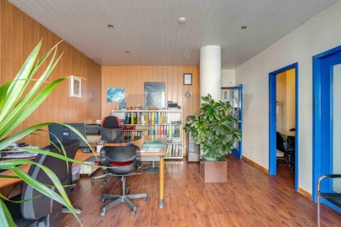 Propriété commerciale à Amadora, Portugal 48m² No. 214973