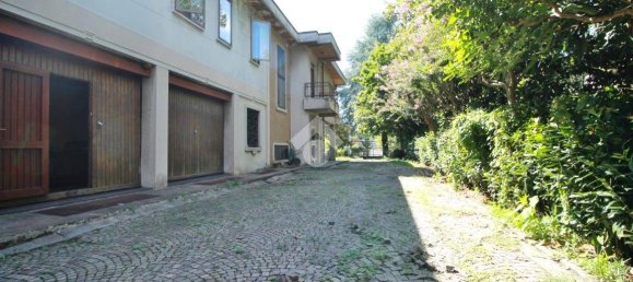 5 bedrooms Villa in Mariano Comense, Italy No. 295915 9