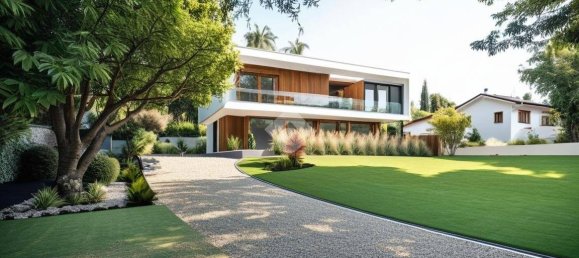 5 bedrooms Villa in Mariano Comense, Italy No. 295915 2