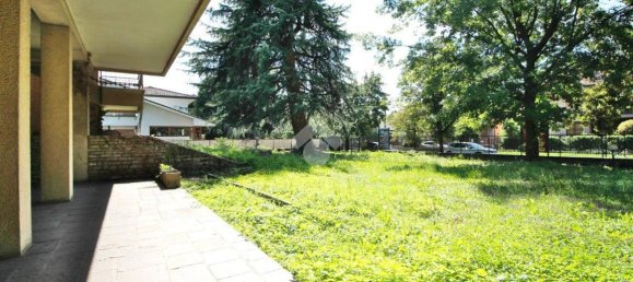 5 bedrooms Villa in Mariano Comense, Italy No. 295915 8