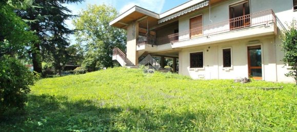 5 bedrooms Villa in Mariano Comense, Italy No. 295915 4