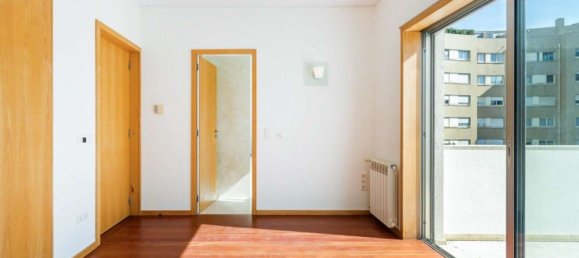 4 bedrooms House in Porto, Portugal No. 125588 9