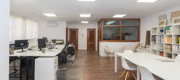 Apartamento de 3 dormitorios en Estepona, Spain No. 172597 2