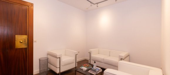 Apartamento de 3 dormitorios en Estepona, Spain No. 172597 4