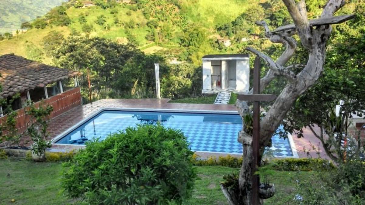 Casa de 3 dormitorios en Antioquia, Colombia No. 7474