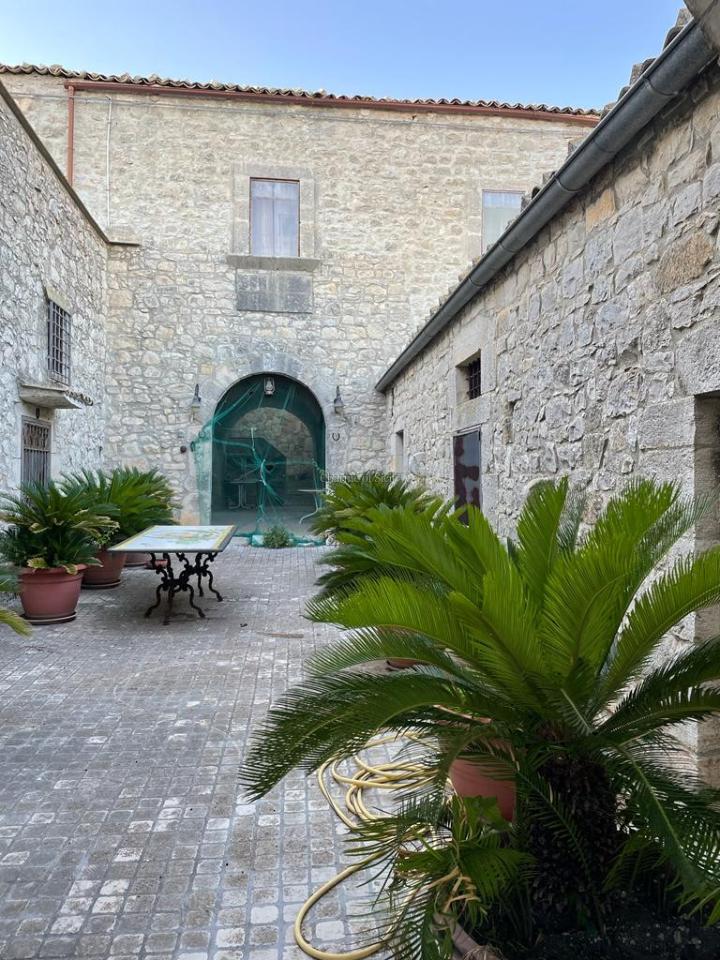 5 rooms House in Modica, Italy No. 224857