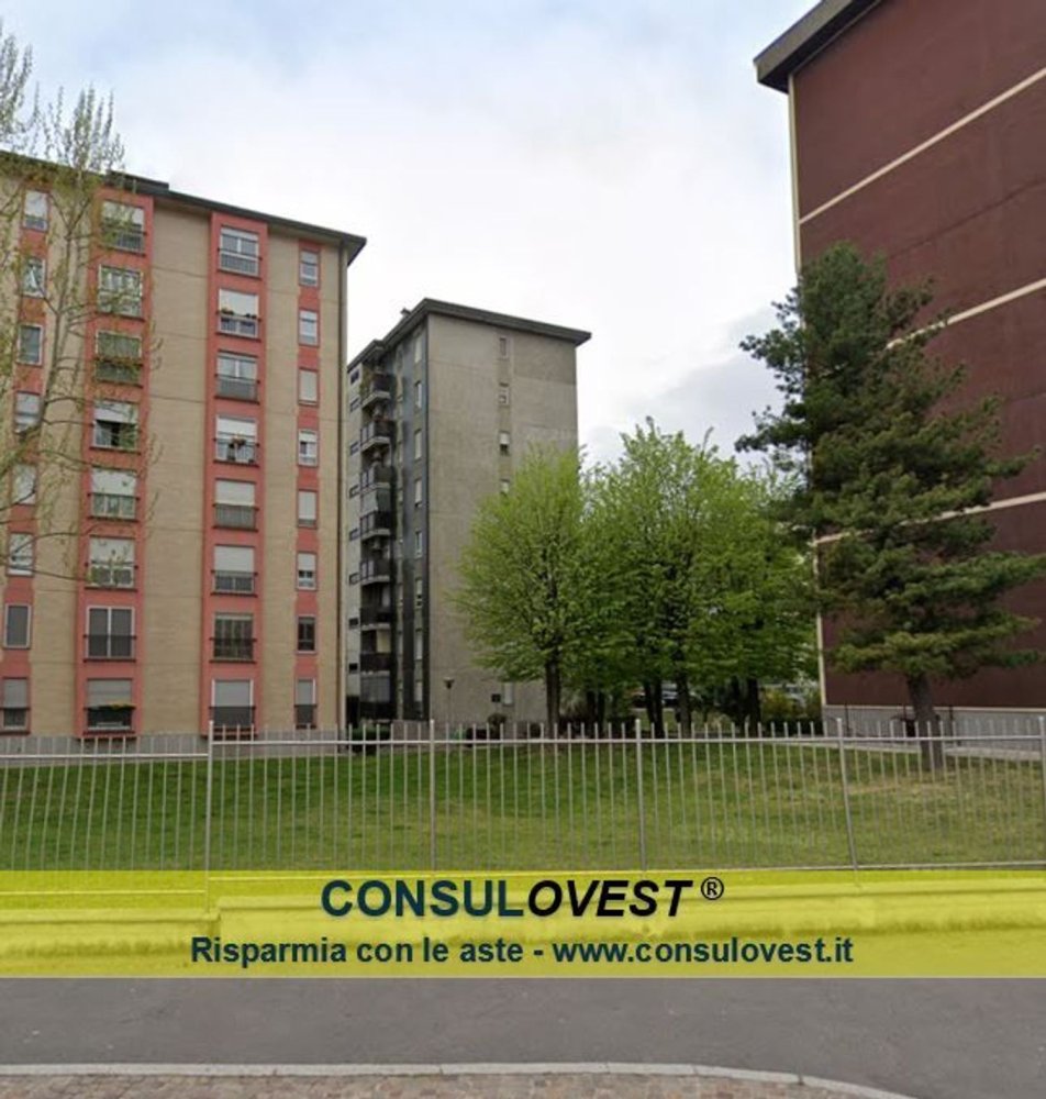 4 bedrooms Apartment in Milan, Italy No. 401892