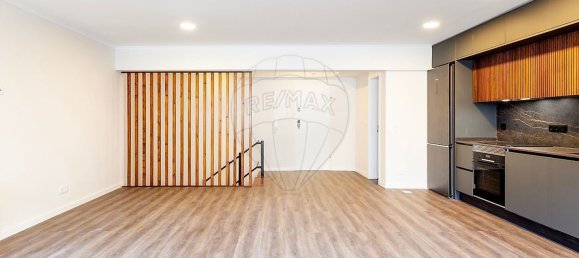 4 bedrooms Duplex in Lisbon, Portugal No. 330426 3