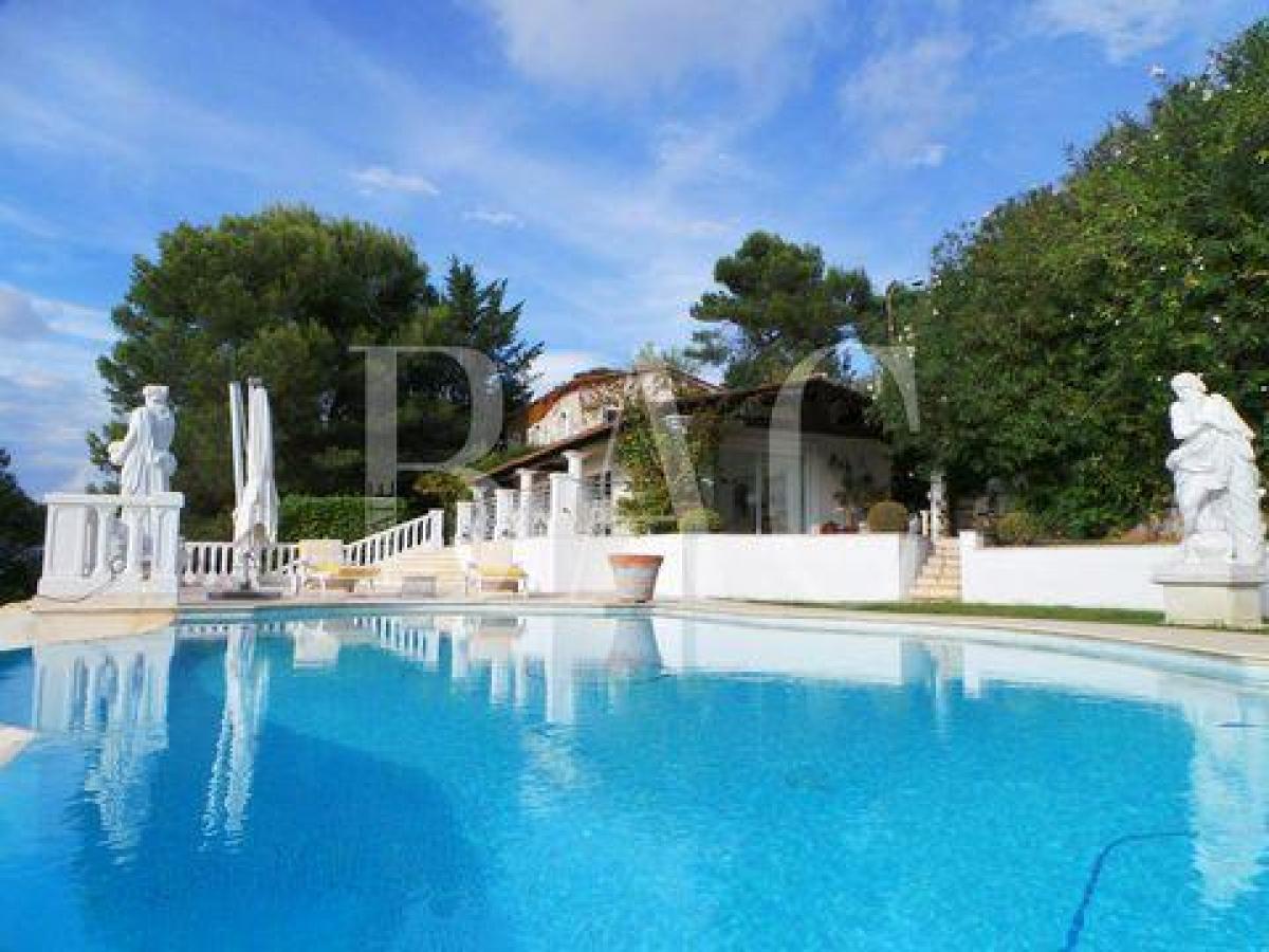 5 bedrooms House in Nice, France No. 5491