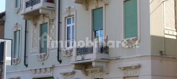 Oficina de 2 habitaciónes en Busto Arsizio, Italy No. 377093 2