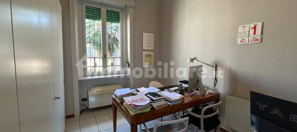 Oficina de 2 habitaciónes en Busto Arsizio, Italy No. 377093 5
