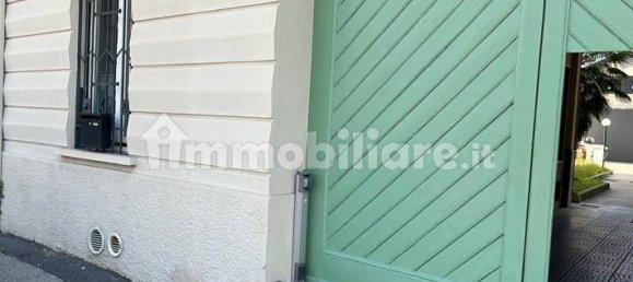 Oficina de 2 habitaciónes en Busto Arsizio, Italy No. 377093 4