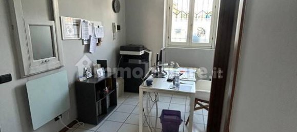 Oficina de 2 habitaciónes en Busto Arsizio, Italy No. 377093 10