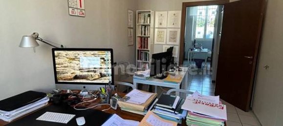 Oficina de 2 habitaciónes en Busto Arsizio, Italy No. 377093 12