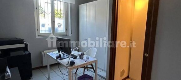 Oficina de 2 habitaciónes en Busto Arsizio, Italy No. 377093 8