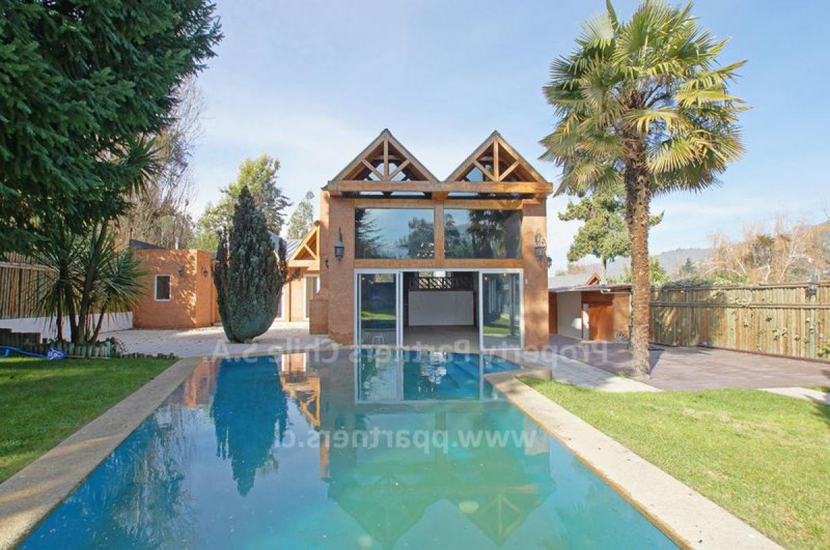 4 bedrooms House in Santiago, Chile No. 1747