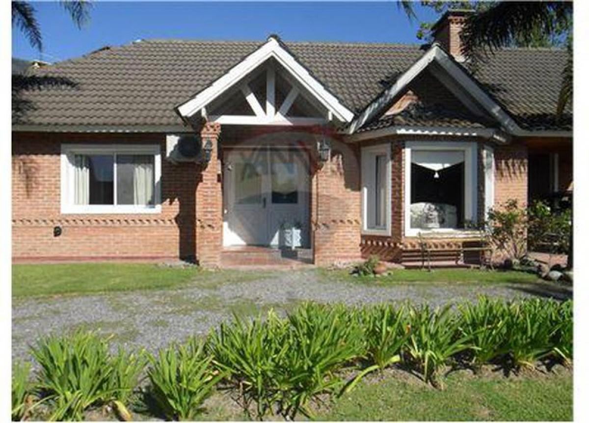 3 bedrooms House in Canuelas, Argentina No. 83043