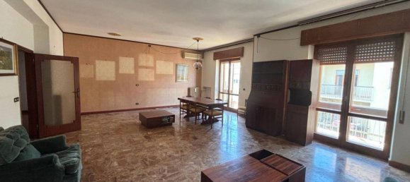 5 rooms Apartment in Grosseto, Italy No. 40159 3