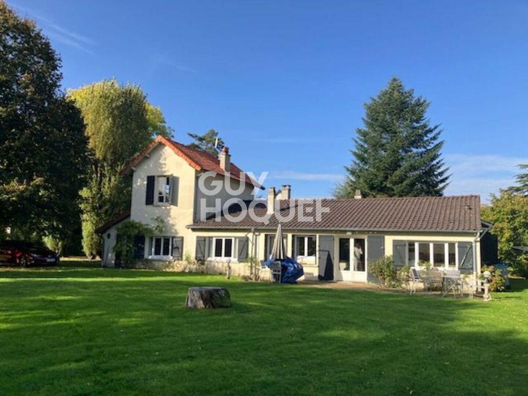 5 bedrooms House in Les Essarts-le-Roi, France No. 142429