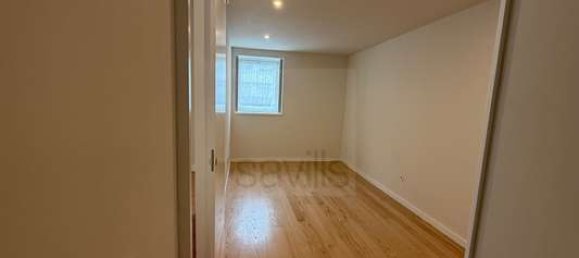 3 bedrooms Apartment in Porto, Portugal No. 106204 3