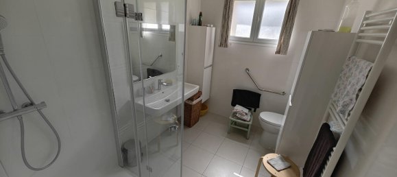 8 bedrooms House in Vernon, France No. 325753 7