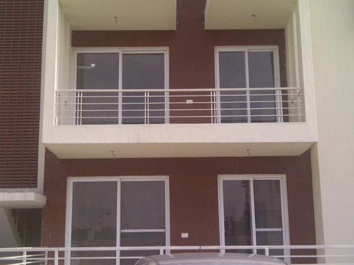 Casa de 3 dormitorios en Gurgaon, India No. 20587