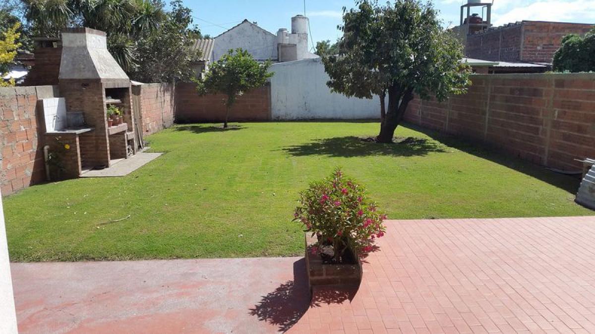 4 bedrooms House in Mar del Plata, Argentina No. 76104